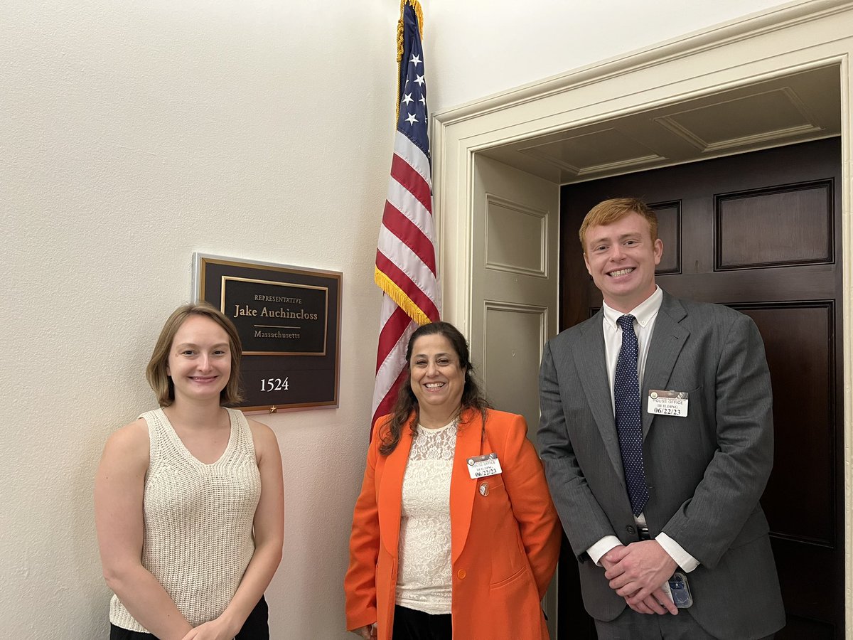 @nkf board was in Congress to discuss Living Donor Protection Act, removing barriers to home dialysis and increase funding for  @niddk. We were delighted to meet with Sanjana in @EdMarkey office, Jess in @RepAuchinclo office and Jessica from @SenWarren office. #mykidneyvoice