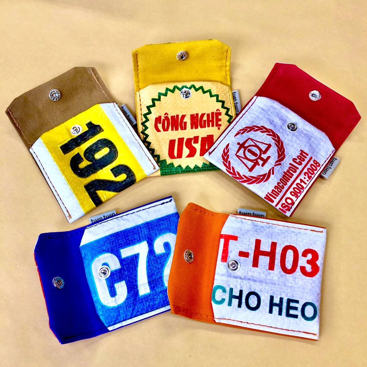 tuan_bag's tweet photo. 🌟coin case🌟

キャッシュレスの時代だけど、たまに小銭が必要な時も
SuicaもUSBもリップも好きに入れて〜

ミニマムに持ち歩きましょ😄

かわいいコインケースはミニショップに置いてあります！

お出掛けついでに覗きに来てね🎵

 #アップサイクル #upcycle #tuantuan #中目黒 #小物いれ #小銭いれ https://t.co/SD7aZq2Czj