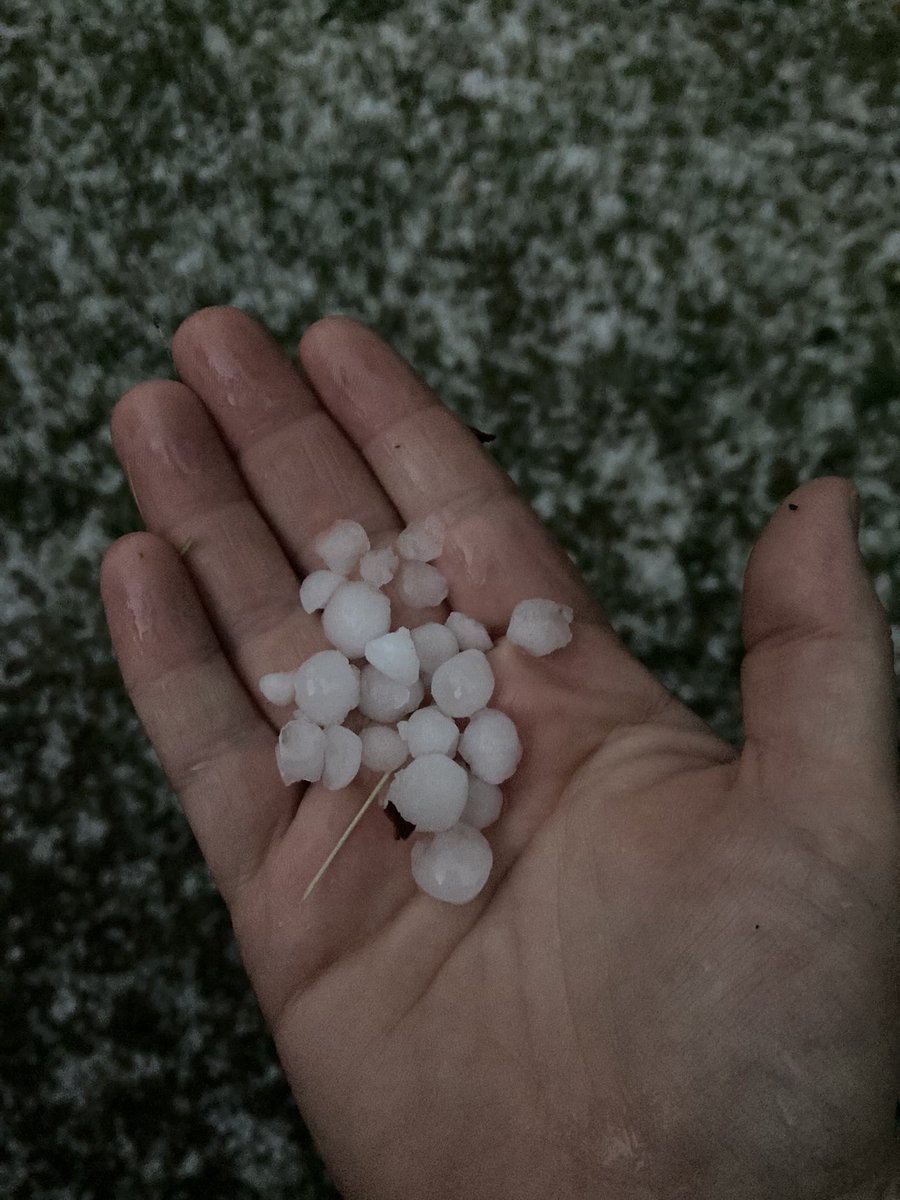 MimiDoesLife's tweet photo. @9NEWS round two in ken Caryl tonight, hit around 8:45. https://t.co/y8euBVoGfS