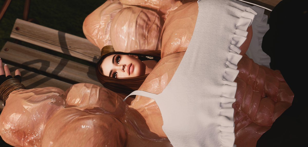 Cuddly #musclegirl enjoying summer