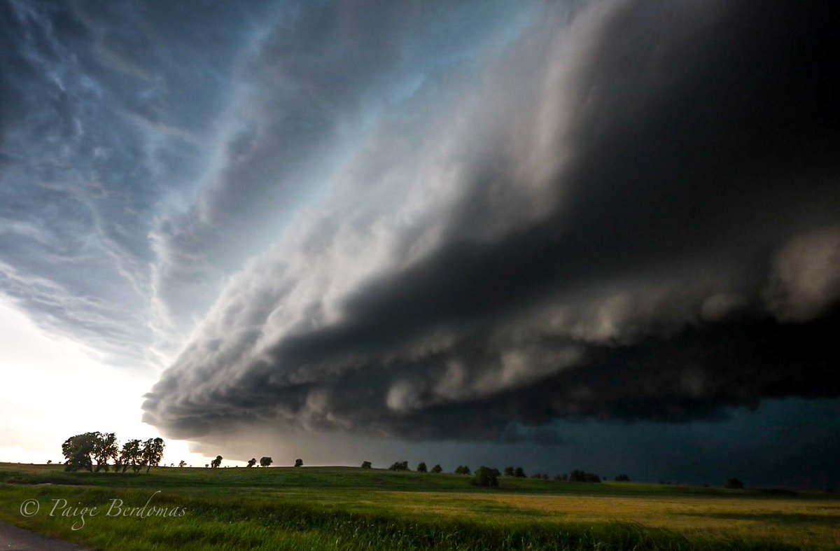 Taken near May, OK on 6/17 #okwx My short lil self almost got on my car roof to take this pic 🤣