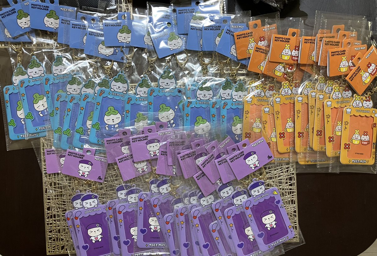 k_collectionjp's tweet photo. #ATEEZ TEEZ-MON PHOTOCARD KEY HOLDER UPDATE💕

The Photocards key holders arrived safely to me. Dm will be send asap.

HONGJOONG SEONGHWA YUNHO YEOSANG SAN MINGI WOOYOUNG JONGHO
 #ATEEZ #에이티즈 https://t.co/HmAIlBxl4M