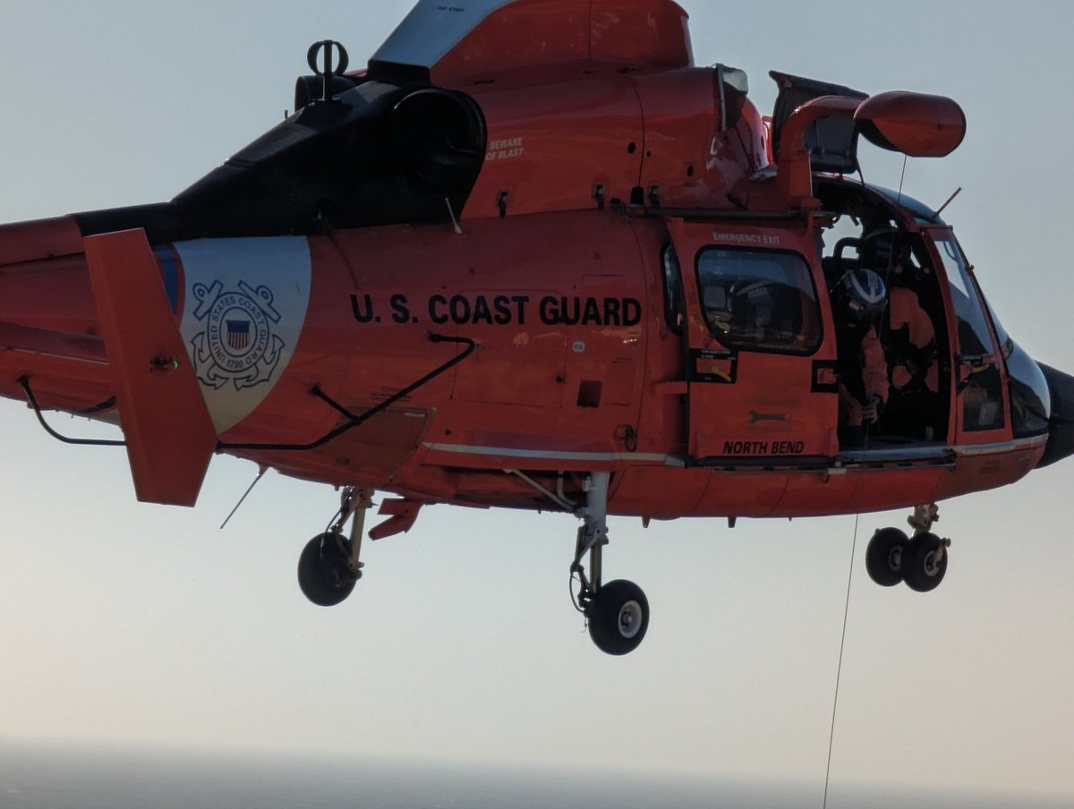 DistinctionJewl's tweet photo. Visited Devil's Punchbowl, Oregon today and ended up calling 911 for a woman stranded at the base. Witnessed FD rope team response and Coast Guard helicopter rescue. If you see this, I hope you're okay and your pack didn't have anything precious in it! https://t.co/1oI8vRnnvN