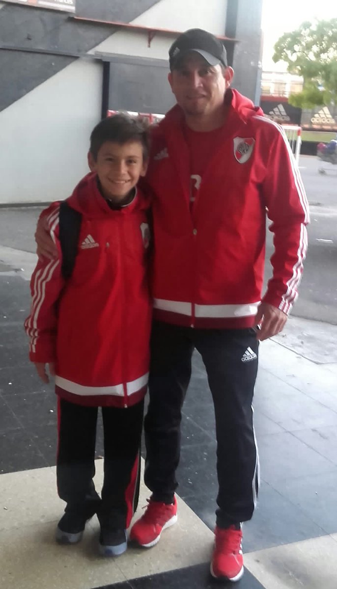 danibrizuelaof's tweet photo. Claudio: Los sueños, así como el trabajo siempre se verán materializados si luchas y sobre todo si te mantienes humilde como hasta ahora 🙏🏼

La emoción que sentí hoy, fue la misma que sentí el primer día que te vi en El Chaco, cuando apenas iniciaba este maravilloso camino ⚽️ https://t.co/tMkmysjAH3