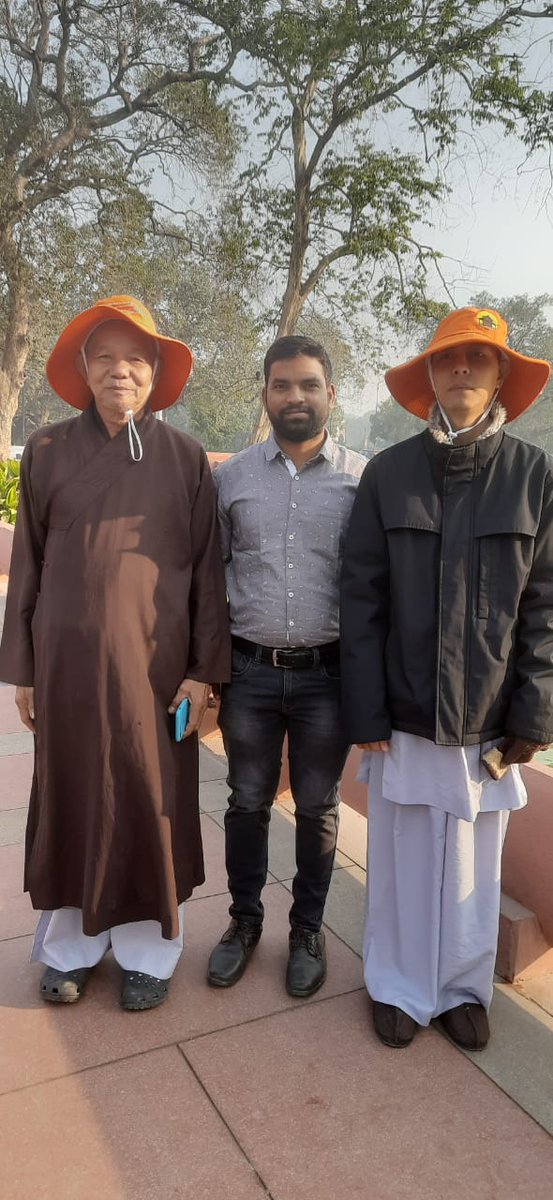 MURALIDEVI8's tweet photo. with #Himalayans in @INDIA'S capital as our guide. @AMBDEKAR  RAILWAY STATION #NAGPUR WITH BELOVED @RAJENDRAPRASAD #MDWAHEED https://t.co/jNhrdGugG8