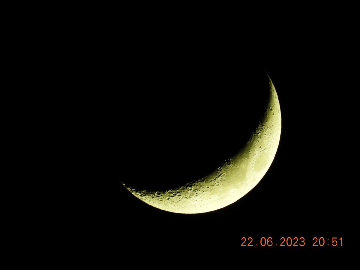 La de hoy !!!

#QueretaLove
#Nikon #NikonP1000 #photography #Moon