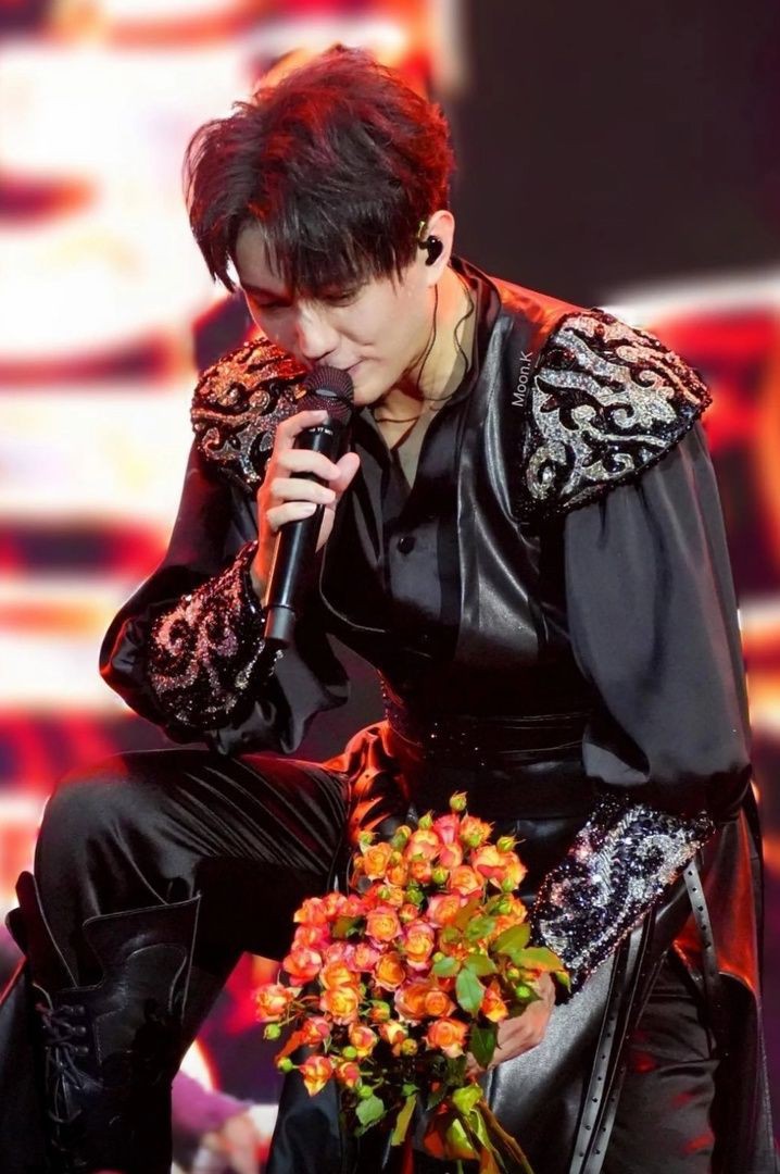 @2018Dear Dimash consists of music, his soul is woven from the sounds of music, he is music itself, that's why Dimash's singing touches the listener's heart so much.
#DimashQudaibergen
#TogetherByDimash
#OmirByDimash 
#Malaysia #concert
#StrangerWorldTour2023 
DIMASH CONCERT MALAYSIA
