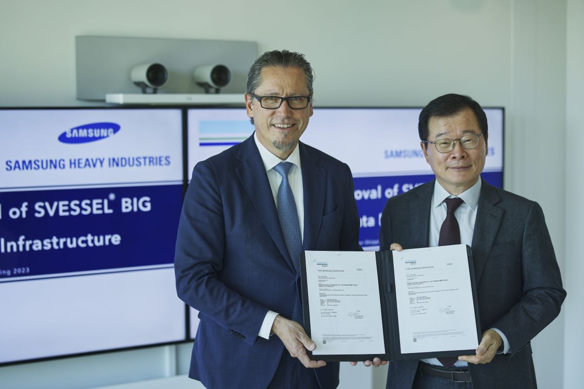 eisenreich's tweet photo. Remi Eriksen, CEO @DNV_Group, "presented a Type Approval certificate to the CEO of Samsung Heavy Industries, Mr. Jin Taek Jung, after DNV verified the data infrastructure of SHI’s smart vessel system." #RunsOnVeChain ⛓️

#VeChain $VET #Blockchain #Tech #ESG #SDGs #Sustainability https://t.co/tYCjLZyqty