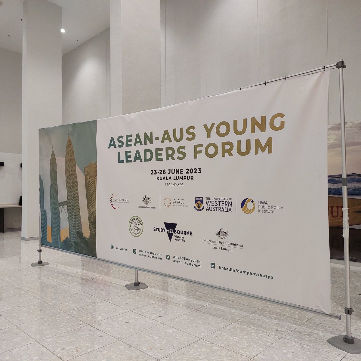 drew_jm's tweet photo. we are off at the ASEAN Australia Strategic Youth Partnership Leadership Forum at the @AusHCMalaysia. A fabulous start with Keynotes acting High Commissioner Clare Gatehouse and @SyedSaddiq @AusASEANyouth
#AASYP #internASEAN #theglobalstudent https://t.co/VyJlUFaOKo