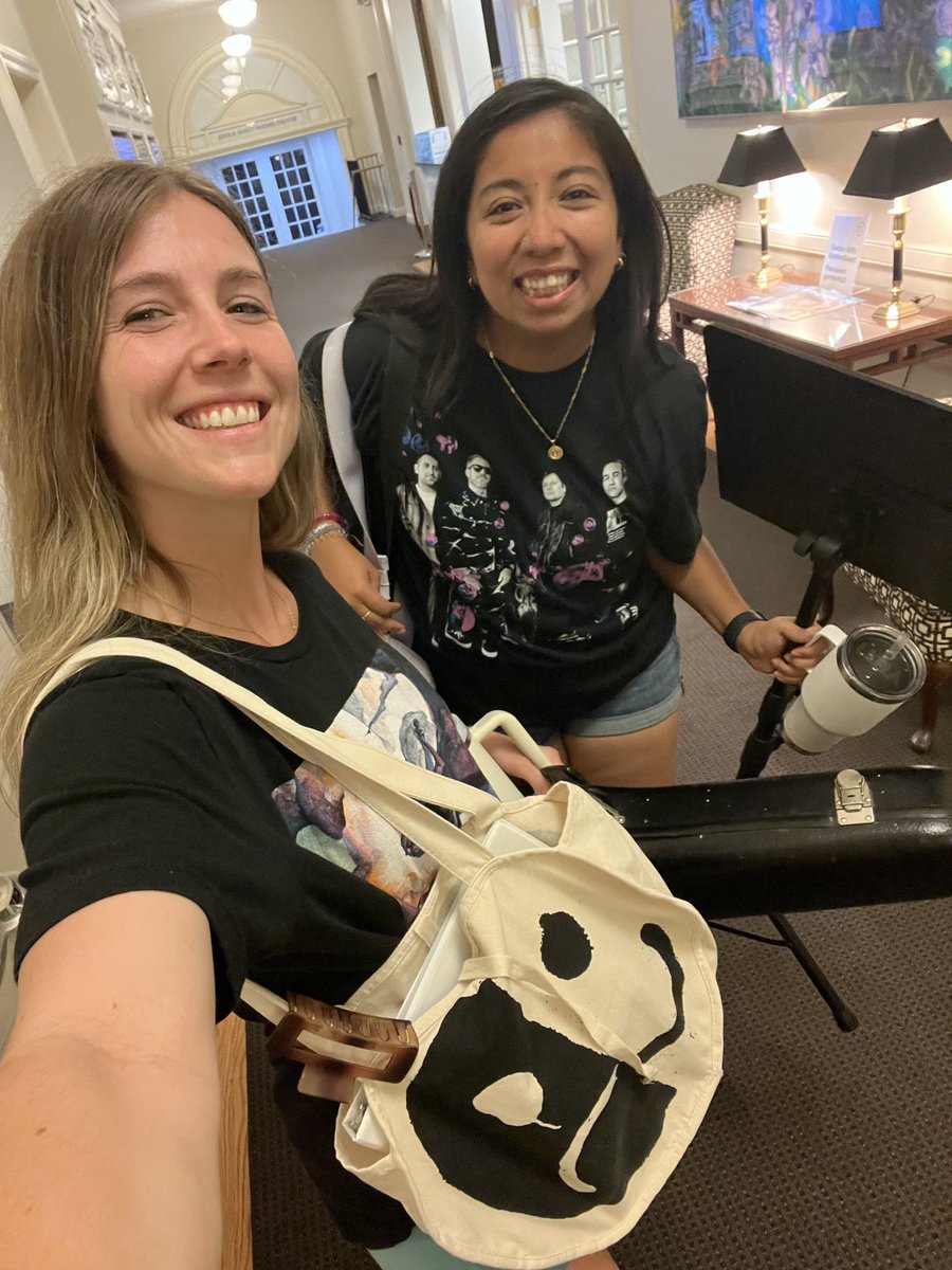 youread31's tweet photo. Guess who showed up to orchestra rehearsal with their FOB merch tonight ✨🖤✨ @falloutboy 

This is why we’re stand partners😝 https://t.co/s4FAPfD0C2