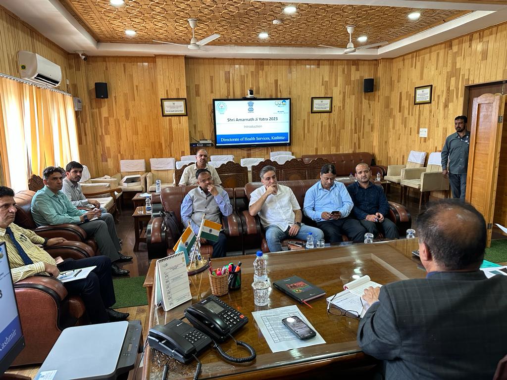 RisingKashmir's tweet photo. #Ensure optimal #healthcare #services to #yatris: #DirHealth to #Officials
Reports M Peerzada
@DHSKashmir. @NHMJK5 @OfficeOfLGJandK @diprjk
@HealthMedicalE1 @ShriSasb
https://t.co/vonZPLIWKr https://t.co/ZUYvVFI7YF