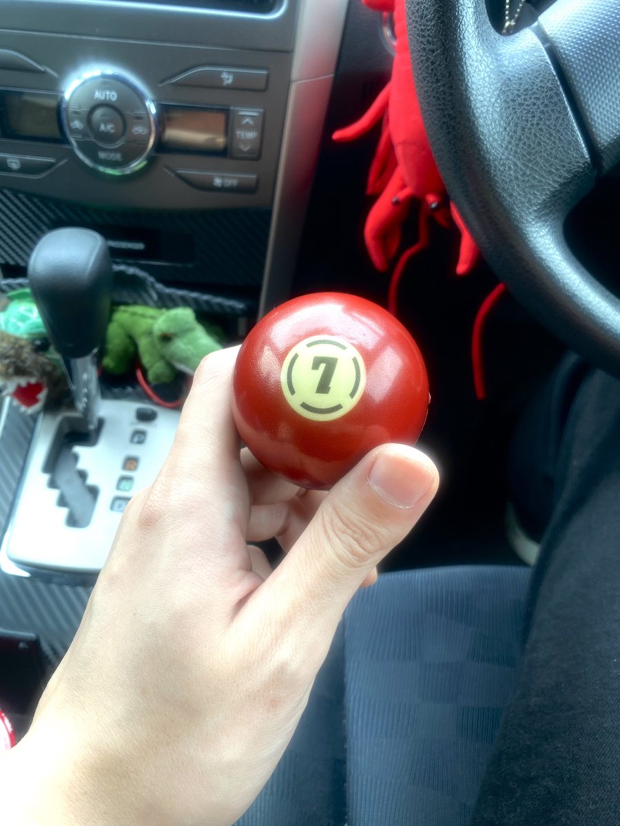 numaebilliards's tweet photo. ビリヤードのガチャガチャあったから1回だけ〜

難しい配置をこなして、でき配置になった後に一呼吸おいたほうがいい7番ボールが当たった https://t.co/OUr6uGHgMz