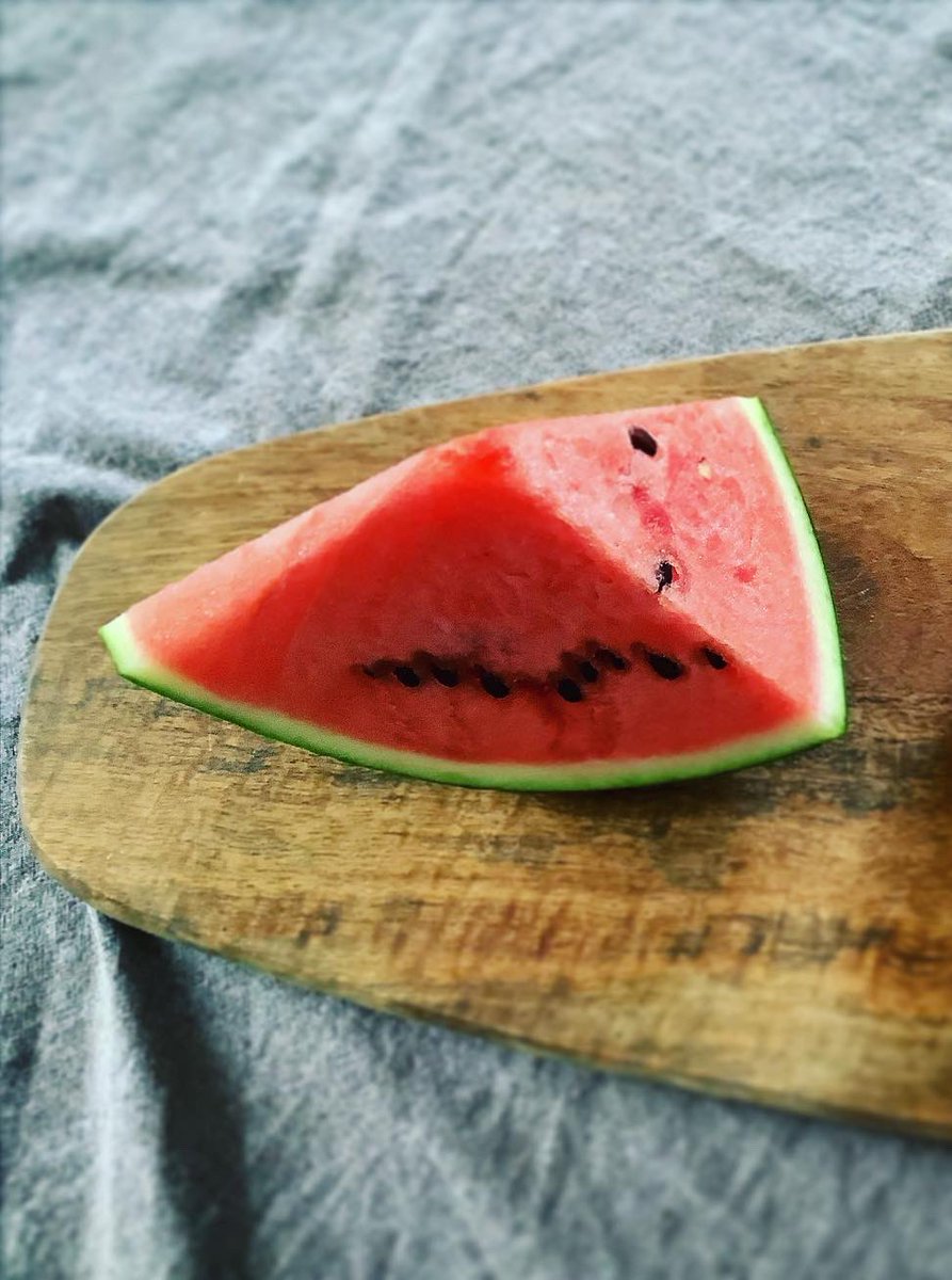 【warter melon  smoothie 】

西瓜は消化が早いので
他とmixしない…。

身体に行き渡って
疲労回復していくのが
わかる。

ビタミンたっぷりです。

#watermelon
#rawfood
#smoothie