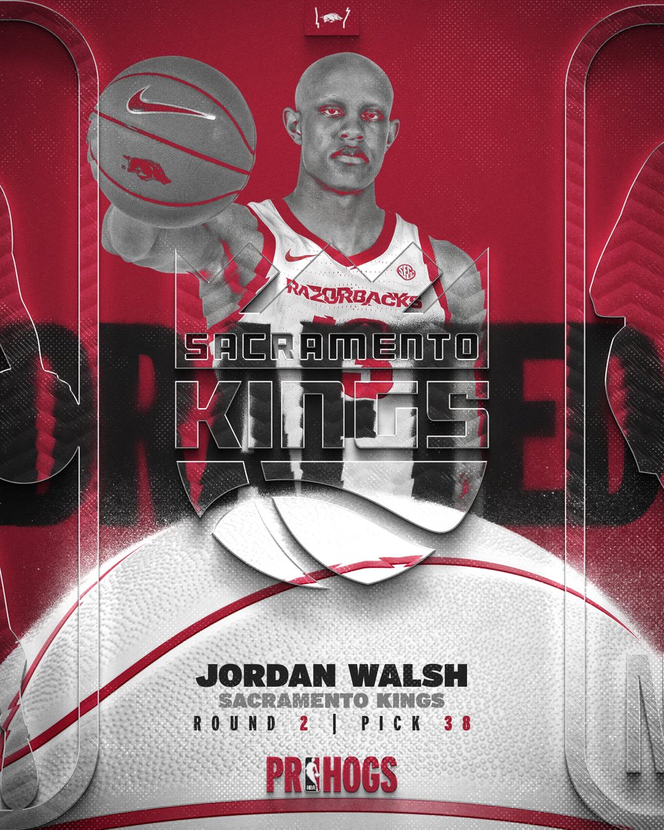 RazorbackMBB's tweet photo. Light the beam: @jordanwalshlife #ProHogs 🐗 https://t.co/xUMHMJO6HO