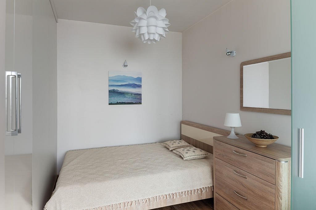 sarahbaynescom's tweet image. Stuck with a tiny bedroom? No worries! Here are some tips on how to decorate a very small bedroom to make the most of your space. #smallbedroom #smallspaces #decoratingtips #homedecor #bedroomdesign🛏️💡🏠

Read more: dma-upd.org/how-to-decorat…