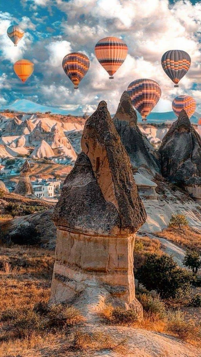 Good morning everyone..🔆🪨☁️🍁⛰️ Happy Friday..🏵️💧🤎☕                           📸 : Nevşehir🎈🇹🇷#WeekendVibes
#CoffeeTime  #Blessings
#FridayMotivaton  #Blessings #PeaceGood #Peace #StaySafe  
#GoodMorningEveryone #Καλημέρα
#bonjour #FridayGoodmorning 
#Buongiorno #BuenosDias