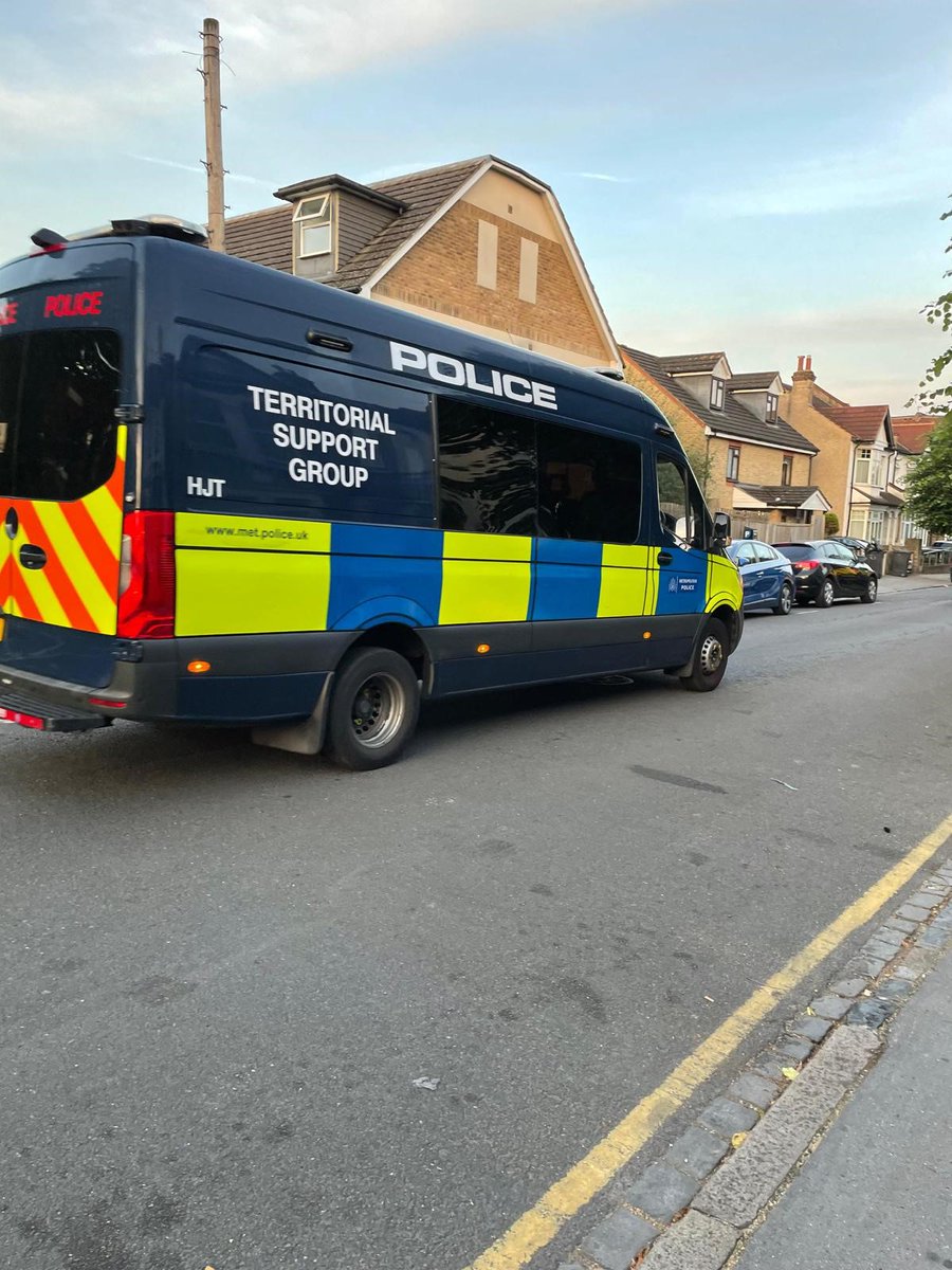 MPSWestCroydon's tweet image. You told us, we responded. We had TSG down this morning to help Broad Green and Fairfield SNT execute a drugs warrant.
If you suspect people are dealing drugs, please report it to us or anonymously on Crimestoppers. 
#MyLocalMet #OpArgyle