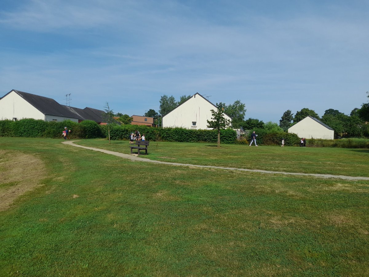DavidJulien53's tweet photo. #journeeolympique Commune de @MERAL_France 
Avec l'école au programme escalade tennis athlétisme  course d'orientation 
#VivonsSport #TerreDeJeux2024 https://t.co/FqCSKw4K0u