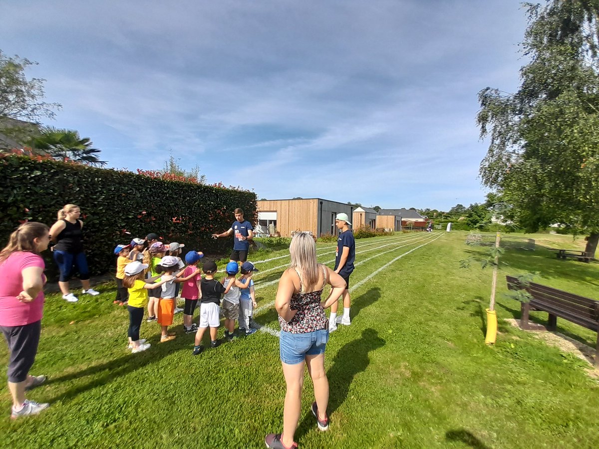 #journeeolympique Commune de <a href="/MERAL_France/">Commune de MÉRAL 🇫🇷</a> 
Avec l'école au programme escalade tennis athlétisme  course d'orientation 
#VivonsSport #TerreDeJeux2024