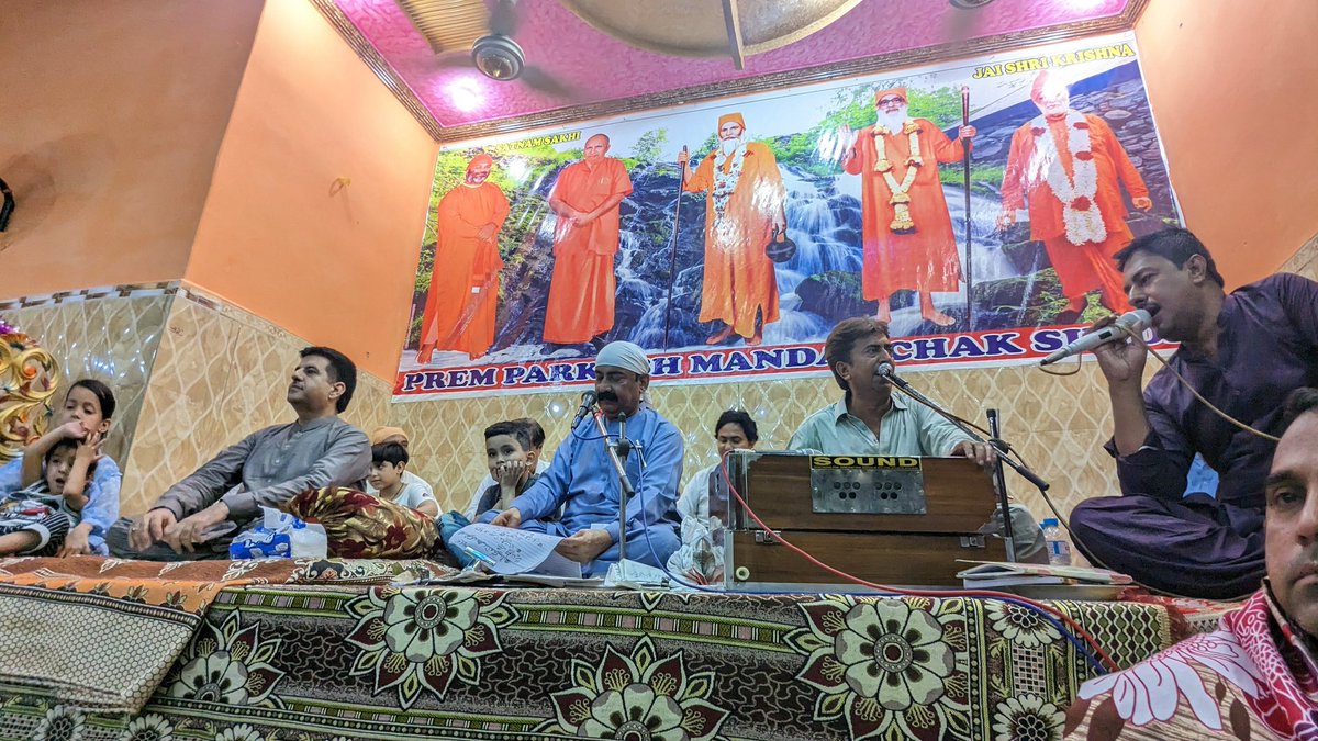 Naveed_mahar's tweet photo. PPP menisfesto supports minority rights a lot,Our religion also entitle us to take care of our non Muslim brethern. In this context,Last night attended 137th birthday ceremony of Satguru Suwami Teoun Ram Maharaj at Prem Parkash Mandal Chak.met with Murshid Thalhe Wala of Shahpur,announced some assistance first time for ceremony.insha ALLAH we will promote religious harmony in our town as guided by our Chairman @BBhuttoZardari @MediaCellPPP