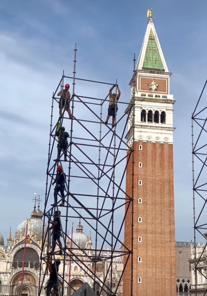 Allestimento per il Concerto della Pausini a Venezia il 30 giugno...💪🏽💪🏽💪🏽🤩🤩🤩