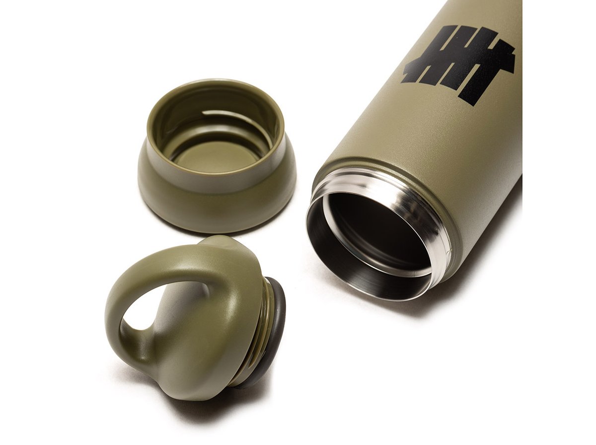 前回の発売から人気で完売していた商品のリストックのご案内。

■UNDEFEATED X KINTO TUMBLER - 02208
 ▶ bit.ly/3r5AgIA

KINTO社の人気商品“デイオフタンブラー ”を、UNDFTDらしくミリタリー調にデザイン。
温度や風味を長く保つことができる、持ち運びに最適なタンブラーです。