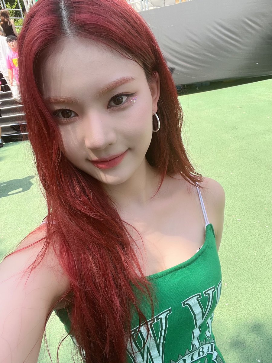 STAYC_talk's tweet photo. 🐱💬
진짜 여름인 걸 실감했어요 ㅋㅋㅋㅋ
재밌었습니다 워터밤 !!😆

#STAYC #스테이씨 #ISA #아이사 https://t.co/XSgpztuPkI