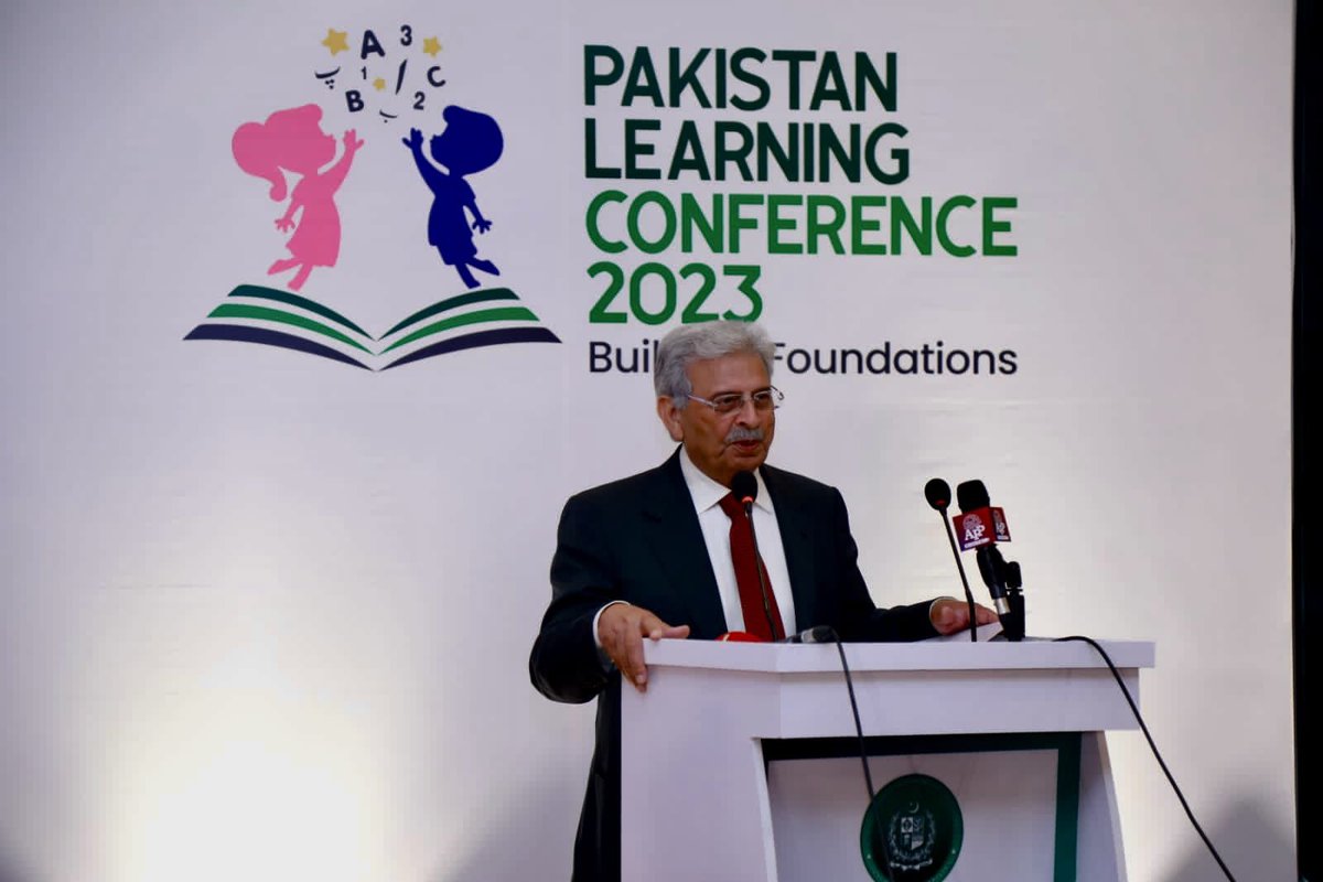jomoir's tweet image. 1/3]
#1HourOfReading per day is central to improving learning outcomes!
 
🇬🇧 &amp;amp; 🇵🇰 are collaborating to improve  foundational education for children across Pakistan. Our goal is quality,  inclusive education for all. @ukinpakistan @FCDOEducation 
#LearningConferencePk