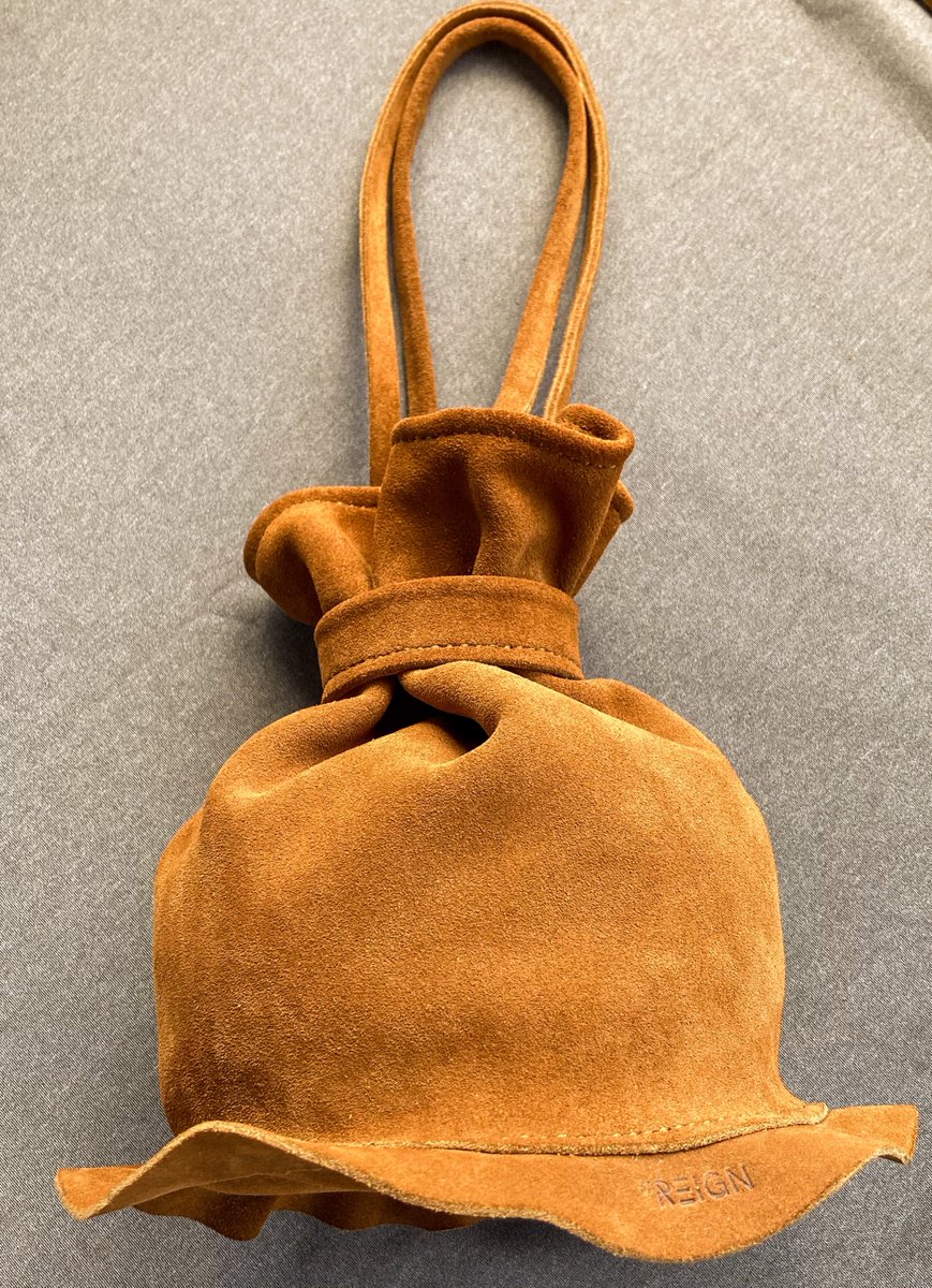 Shop our Musings suede bucket bag, in tan. Now on sale.🤎🖤💫

streign.company.site