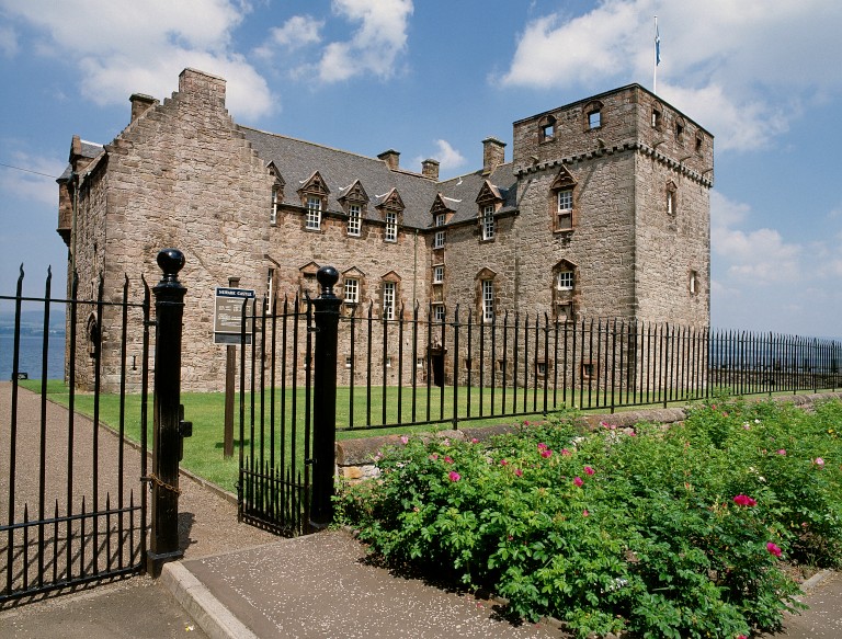 Good morning,

If you're one of our early riser explorers visiting Newark Castle today (Fri 23 Jun),  the castle will open slightly later than 9.30 due to staffing cover. Our Roving Steward is on the way. ⏰

#HSclosure