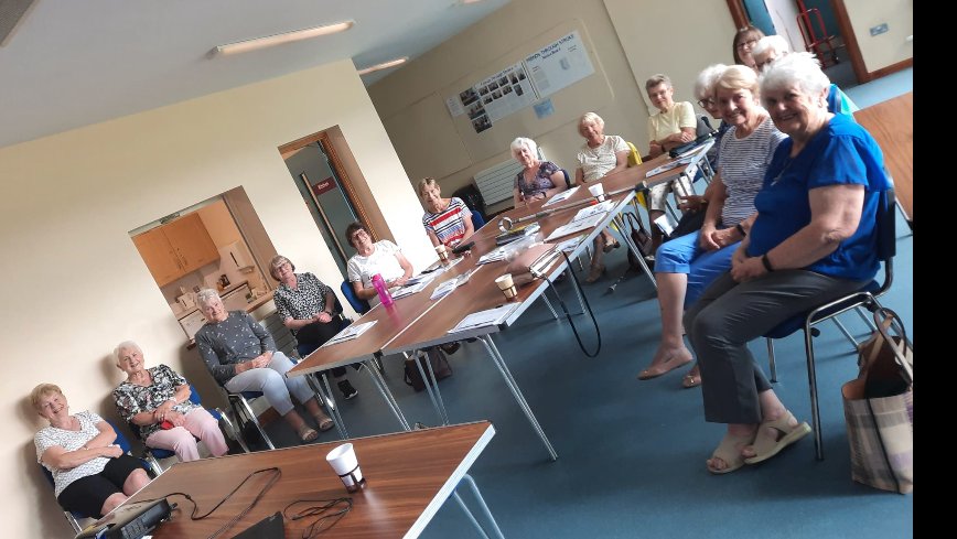 This week we meet with @ANBorough Senior Living Well Group - Senior Citizen Forum at Mossley Pavilion discussing @ConsumerCouncil great tools for comparing electric and gas providers across NI. #ClimateAction takes many forms #energycrisis #CostOfLiving #RenewableEnergy