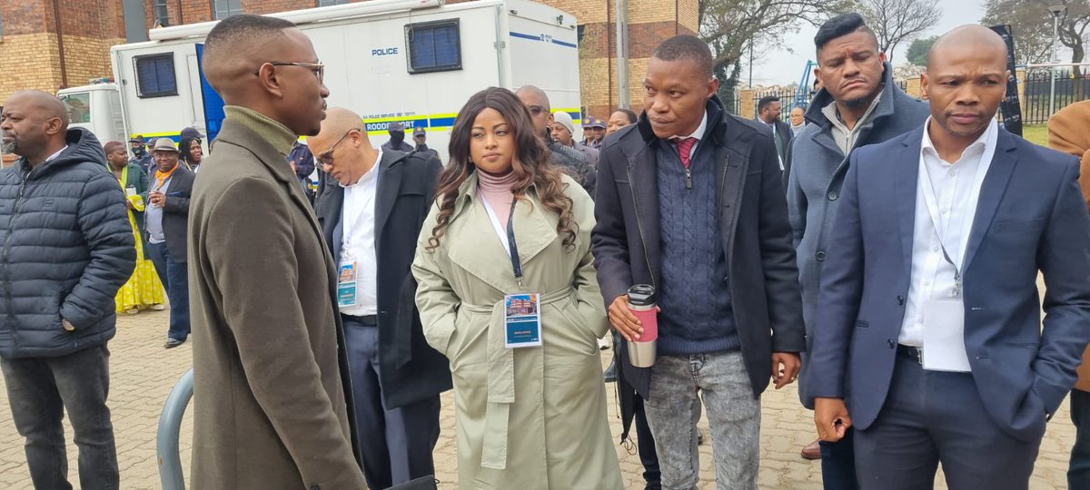 myjoshco's tweet photo. Legae Affordable Rental Project is officially handed over by @CityofJoburgZA Executive Mayor @KabeloGwamanda  alongside the MMC for Human Settlements @AntheaLeitch1, the City Manager, Executives and Board Chairperson of JOSHCO. #onemonthonebuilding #AffordableHousing @CoJDoHS https://t.co/V7jPZjGn6g
