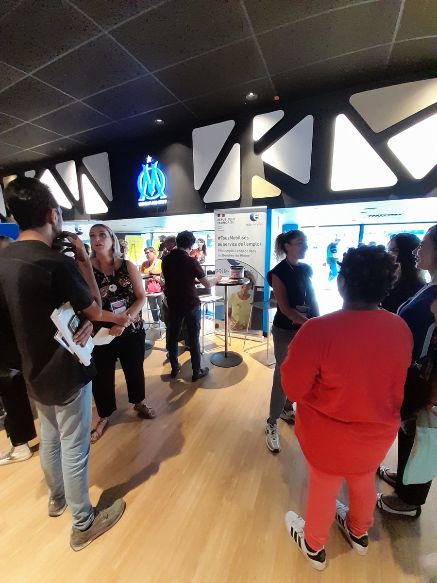 Le #SummerJob à l'<a href="/orangevelodrome/">Orange Vélodrome 🏡</a> c'est parti ! #AvecPôleEmploi, partenaire du forum et les conseillers des agences de Marseille pour accompagner les candidats dans leur recherche d’offres d’#emploi, de #formation et d’#alternance