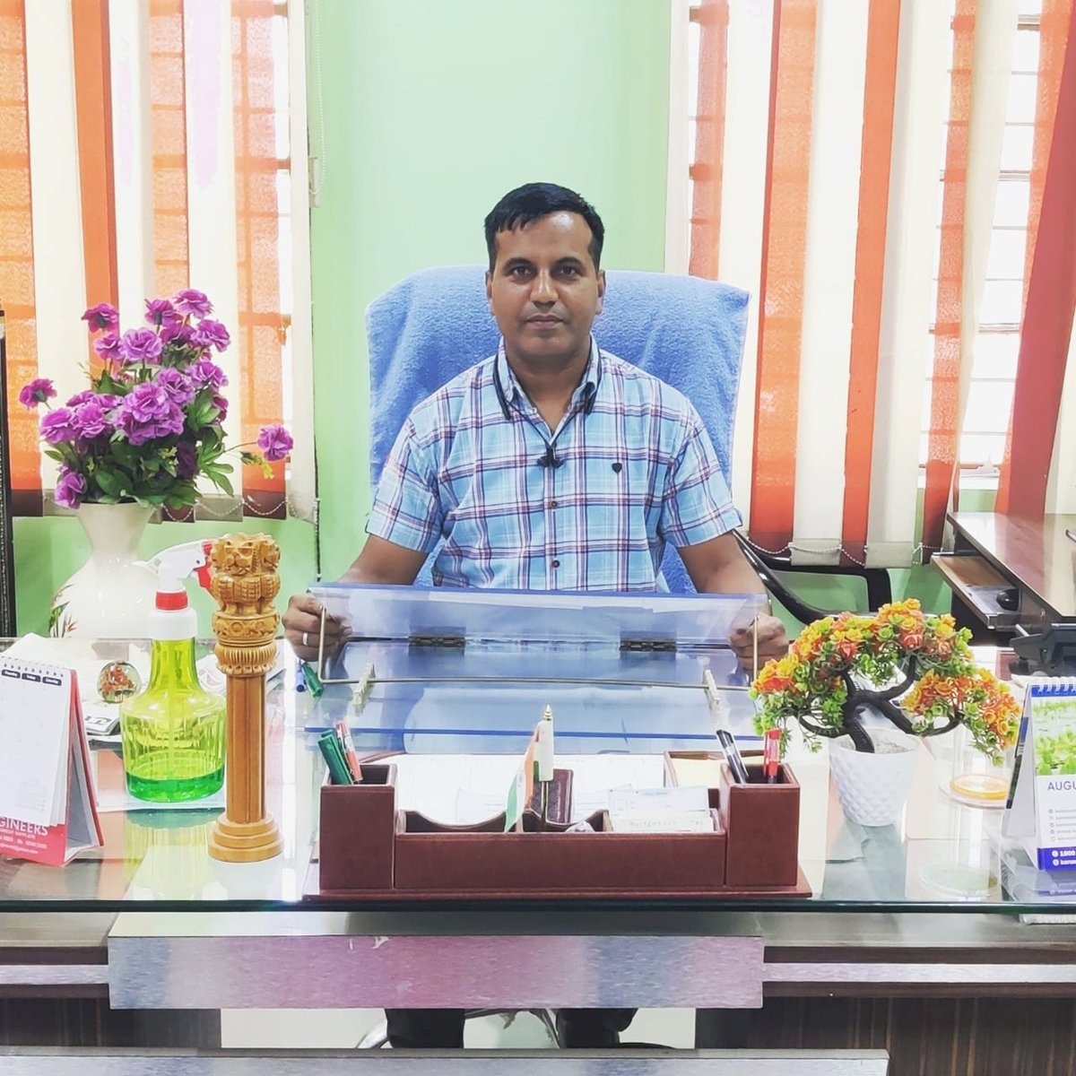 किसी भी तरह की जानकारी हेतु अभिभावक विद्यालय के हेल्पलाइन नं. 9416400583 पर किसी भी कार्य दिवस में सुबह 9 बजे से सायं 5 बजे तक कर सकते हैं संपर्क 
🏷️एक सप्ताह में अभ्यर्थियों के दस्तावेज सत्यापन का कार्य पूर्ण करते हुए कर ली जाएगी प्रवेश प्रक्रिया पूरी: प्राचार्य <a href="/AnupSinghYadav/">Anup Singh Yadav</a>