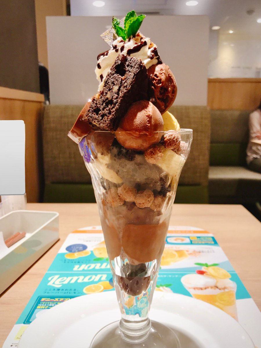 ojo_WASEDA's tweet photo. チョコレートパフェ ひとりじめですわ🥰🥰🥰 https://t.co/KeBldY8Eti