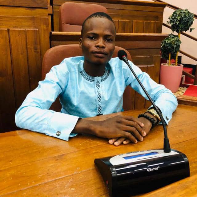 Cachez vos vies. Faites vos choses en cachette. Dans ce monde il n'y a pas deux personnes qui t'aiment si ce n'est que toi même. S'il y a une deuxième personne c'est que c'est Dieu lui même et son fils Jésus Christ.