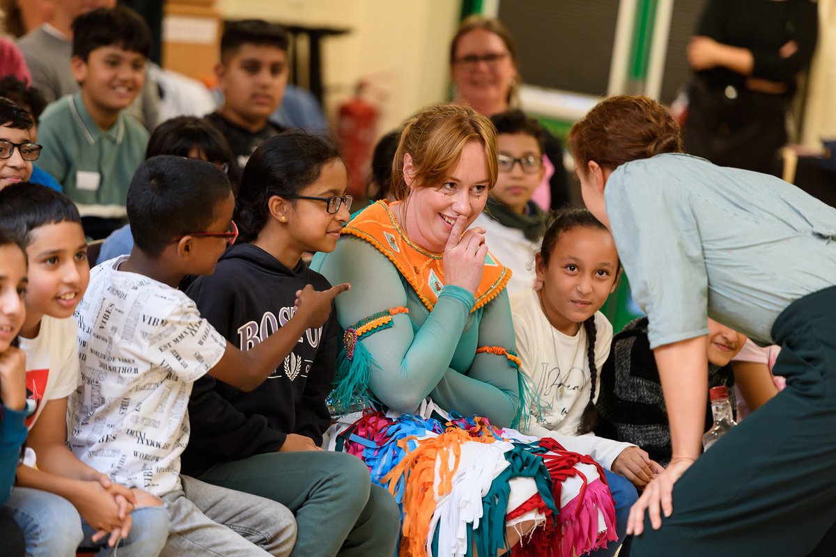 TheRSC's tweet image. Today we’re excited to announce we’ll be working with five new towns and cities as part of our Associate Schools Programme and Partner regional theatres 🙌

Find out more about our work around the country: rsc.org.uk/news/new-learn…