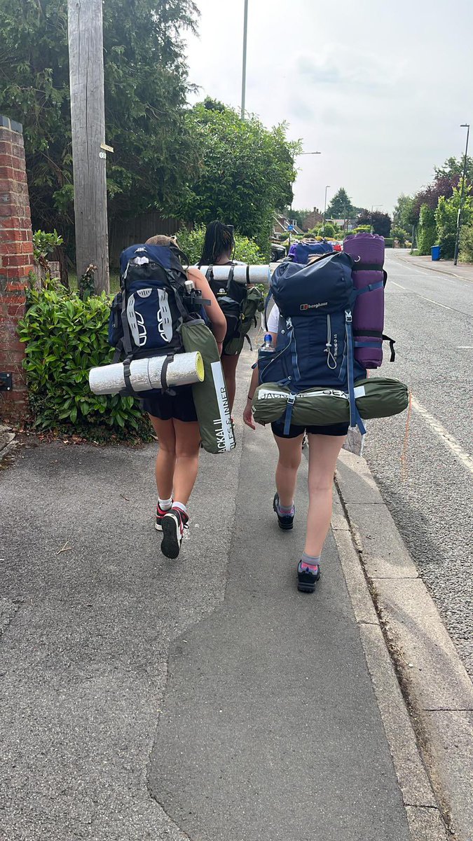 CoxGreenDofE's tweet photo. The Bronze students at the start of day 1 @DofESouthEast https://t.co/EKAXD2m2Qt