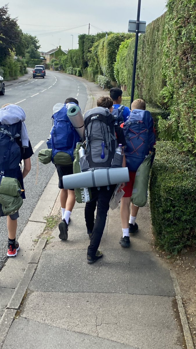 CoxGreenDofE's tweet photo. The Bronze students at the start of day 1 @DofESouthEast https://t.co/EKAXD2m2Qt