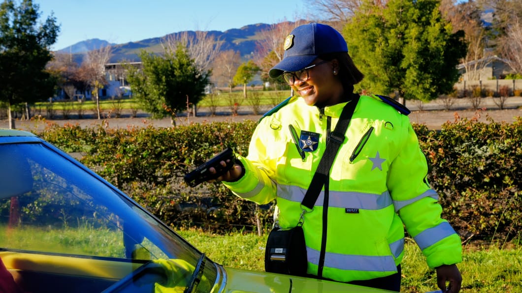 Let's decrease road fatalities this weekend by buckling up and following all the rules of the road. Traffic Law Enforcement officers are on the R101 in Worcester ensuring that motorists and their vehicles are fit to get #SafelyHome. #AlwaysBuckleUp #BuckleUpBackSeat #PropsForCops