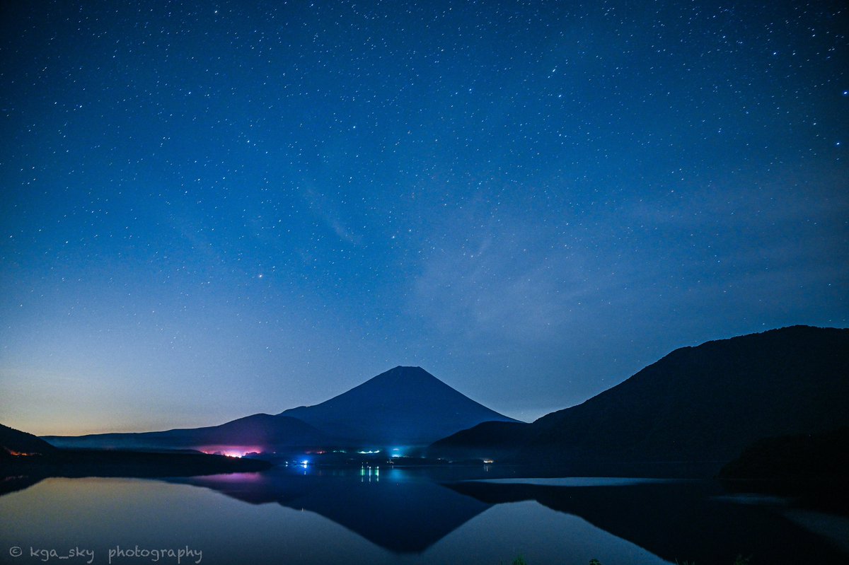 富士山と夜空🌌
天の川ははるか上でした、、
うーむ、難しい、、
#ニコン #nikon  #zcreators  #Z6II
#写真好きな人と繋がりたい #写真撮ってる人と繋がりたい #ファインダー越しの私の世界 #nikonphotography #私とニコンで見た世界