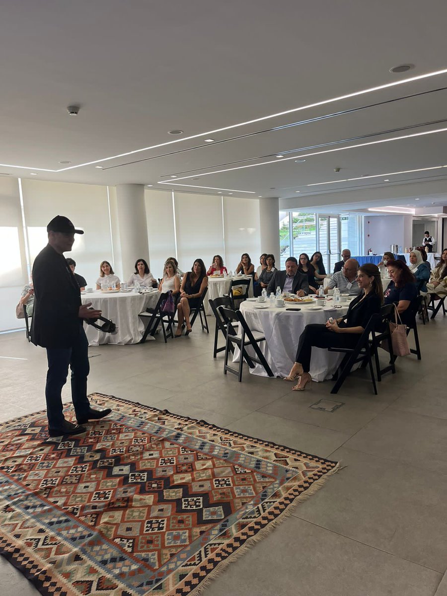 Photos of the breakfast-conference on the theme "Building the first Metaverse-headquartered company. Lessons from a Silicon Valley Entrepreneur from managing 150 people from VR Headset".
Thank you to Bruno LARVOL for this interesting morning!

#ESABusinessSchoolAlumni #ESAAlumni