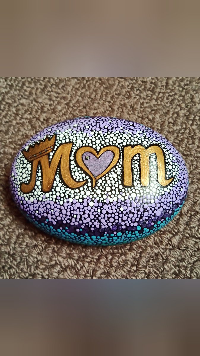 Handmade & hand-painted rock #Moms, personalised gift available in my Etsy shop: etsy.com/shop/Sandrines…
#mother #giftforher #giftformom #personalizedgifts #handmadegift #painting #pebble #etsyshop #etsy