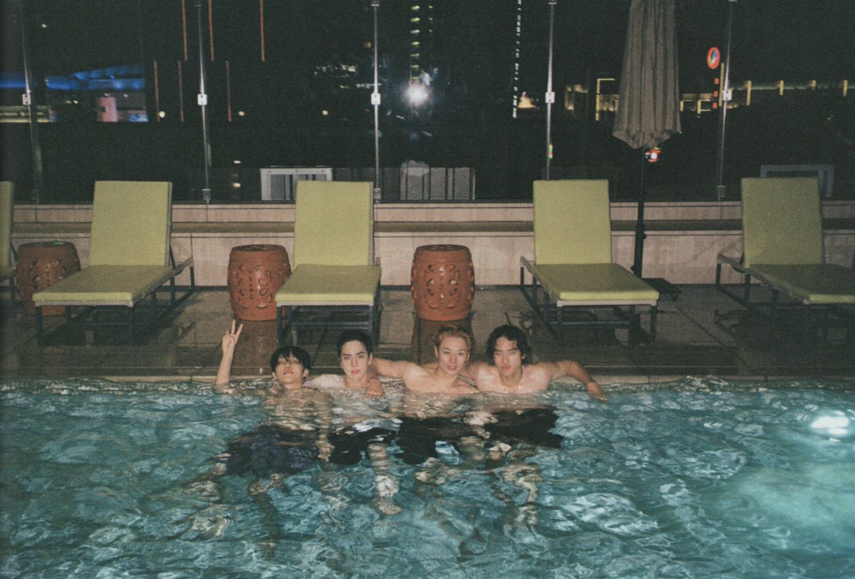 swlovezone's tweet photo. pool boyz https://t.co/YtAskKntVq