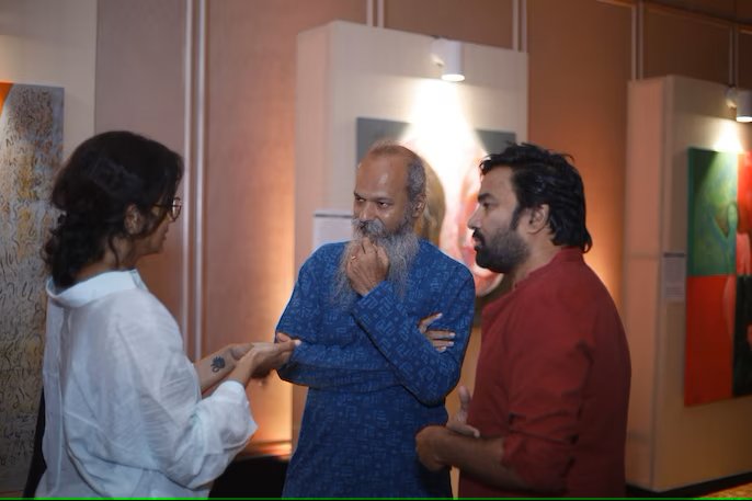 #ThalaAjithKumar's Family ❤️

#ARR recently captured with #AK's Family  #ShaliniAjithKumar Daugter #Anoushka & Son #Aadvik at #Shamlee's (ChildArtist) Art 🎨 🖼️ Exhibition at Chennai 🤩

Film fraternities 🤩 
#ManiRatnam #ArjunSarja
#MirchiShiva also attended the Exhibition.