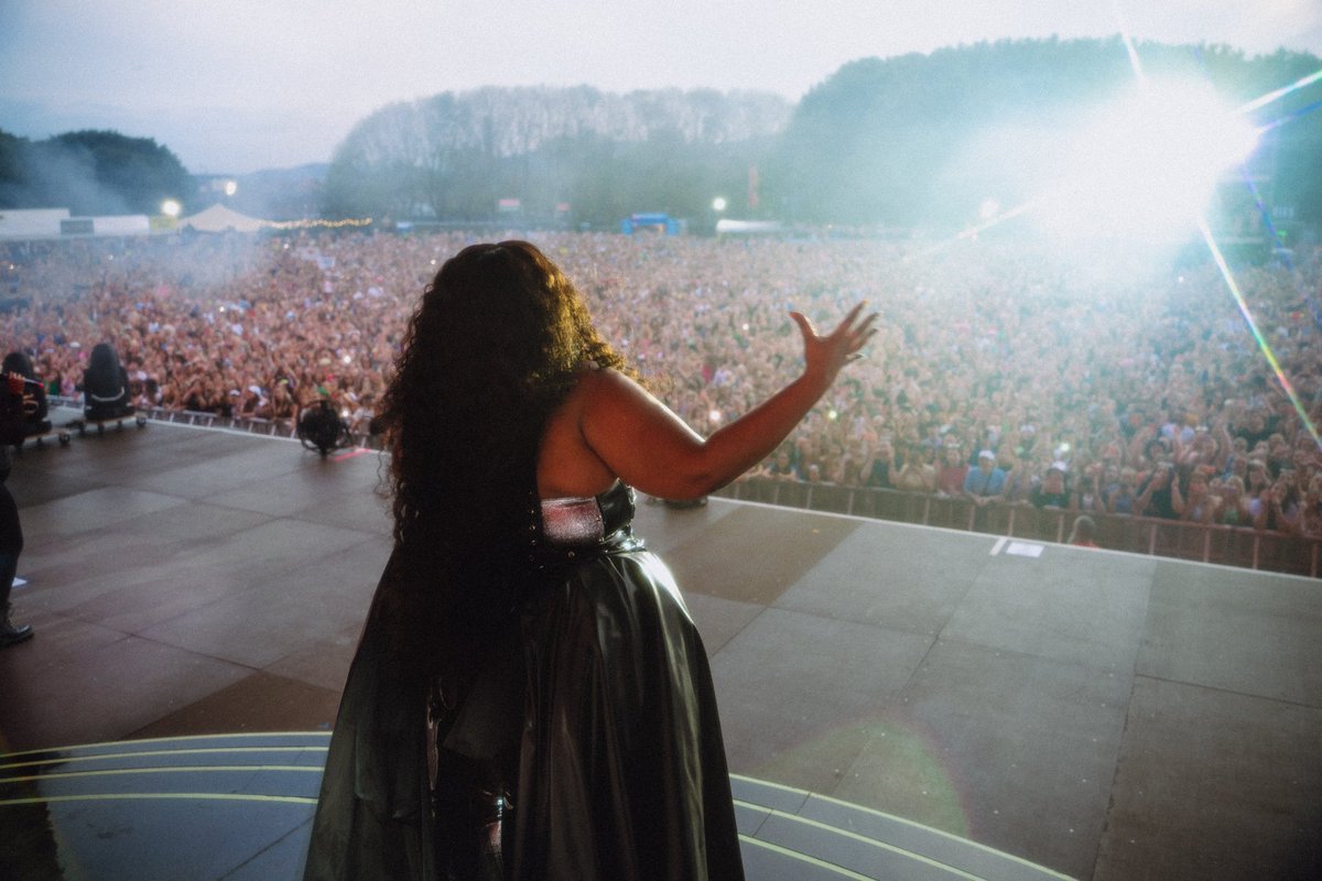 lizzo's tweet image. Thank you Belfast 💖