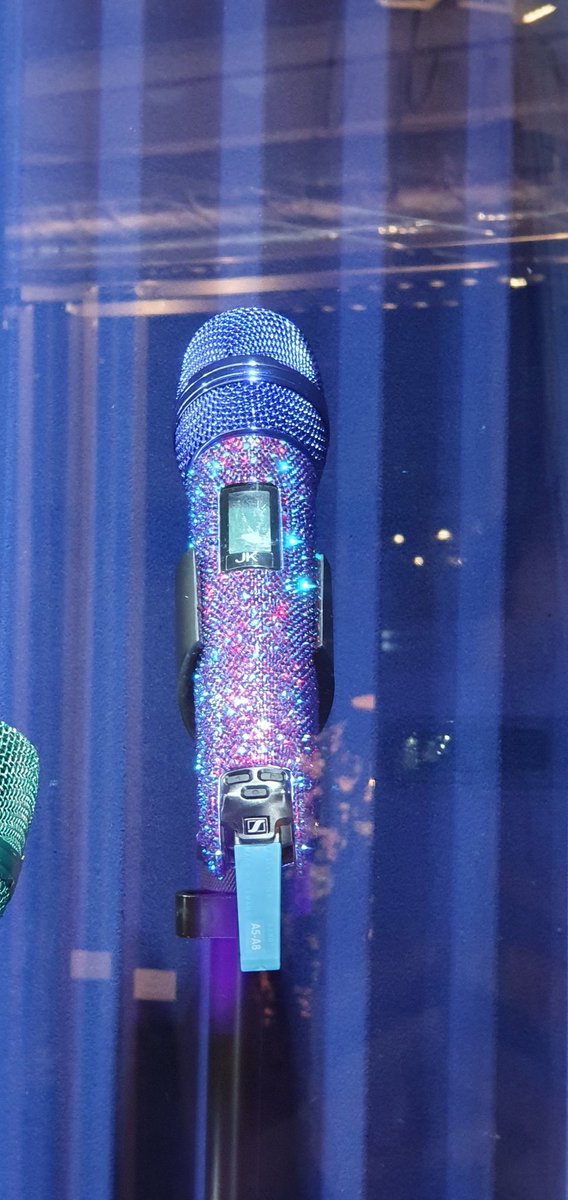 Kookies mic the most sparkly thing I ever saw. 😍 and Jins little pink butterfly 🥰