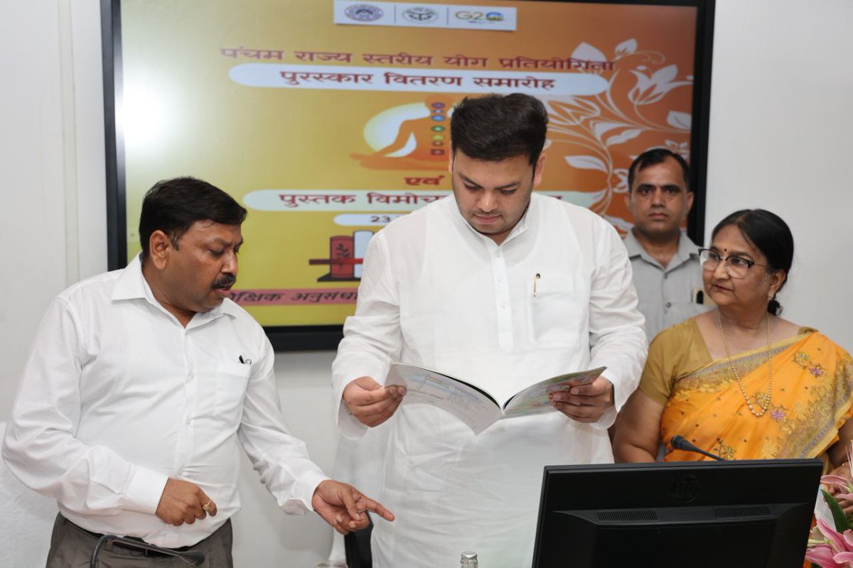 SCERT में आयोजित समारोह में मा0 मंत्री श्री <a href="/thisissanjubjp/">Sandeep Singh</a> जी ने विभाग द्वारा किए जा रहे कार्यों की सराहना करते हुए कहा कि प्रदेश में शिक्षा के बेहतर होते स्तर का श्रेय सबसे ज्यादा शिक्षकों को जाता है। योग सप्ताह की सफलता व अन्तरराष्ट्रीय योग दिवस पर भी लगभग सभी जनपदों के