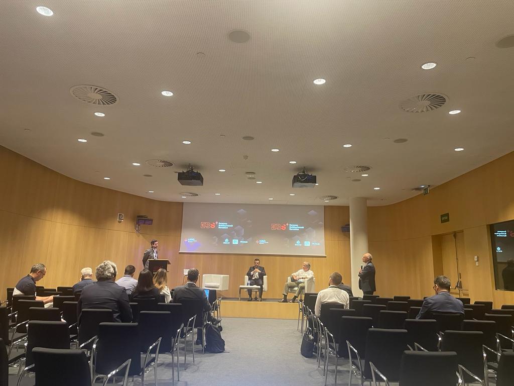 🎙️ @miquelacasta <a href="/ARCHIKUBIK/">archikubik</a> defendió un urbanismo solidario que emplea el paisaje 🏞️ como infraestructura y que trabaja por un urbanismo transitorio que piensa en colectividad 🌐 y pasa del “ME al WE” #EBS2023