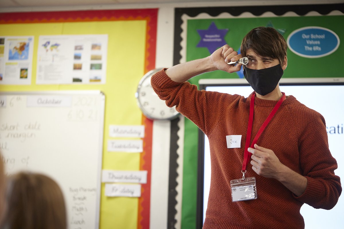 engageWCS's tweet image. #BuzzMap is part of the @BIOSCAN_UK research project. 🦋🦟🐝🐞 

Our team visited local schools for BIOSCAN and set up Malaise traps to catch flying insects. The students monitored the insects and learned to draw them. 

🔗Read more about BIOSCAN: cstu.io/c054ed